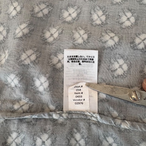 Eddie Bauer Sleeveless V-Neck Tank Olive With Geometric Print Sm - Picture 5 of 11